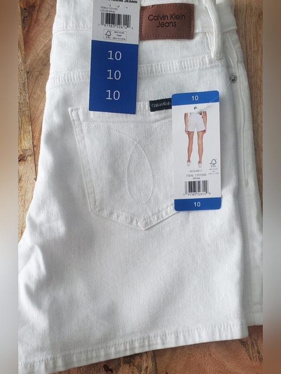 Calvin Klein Pants - NEW Women's 10 Calvin Klein White Demin Shorts